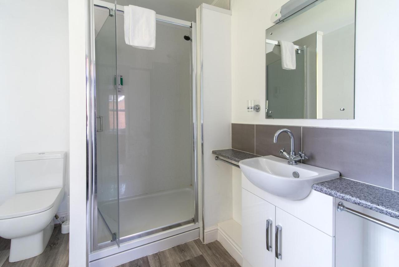 The Linden Leaf Rooms Бистон Экстерьер фото
