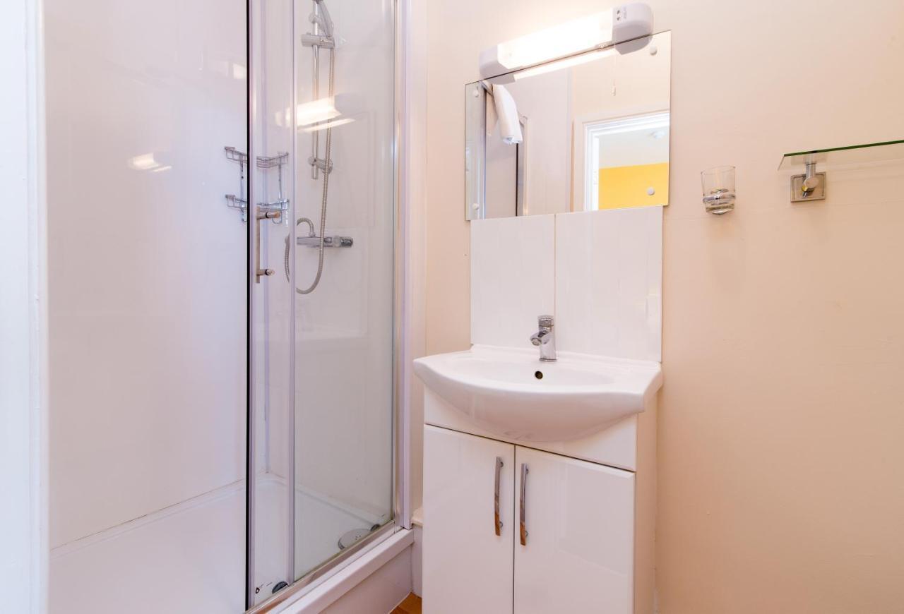 The Linden Leaf Rooms Бистон Экстерьер фото