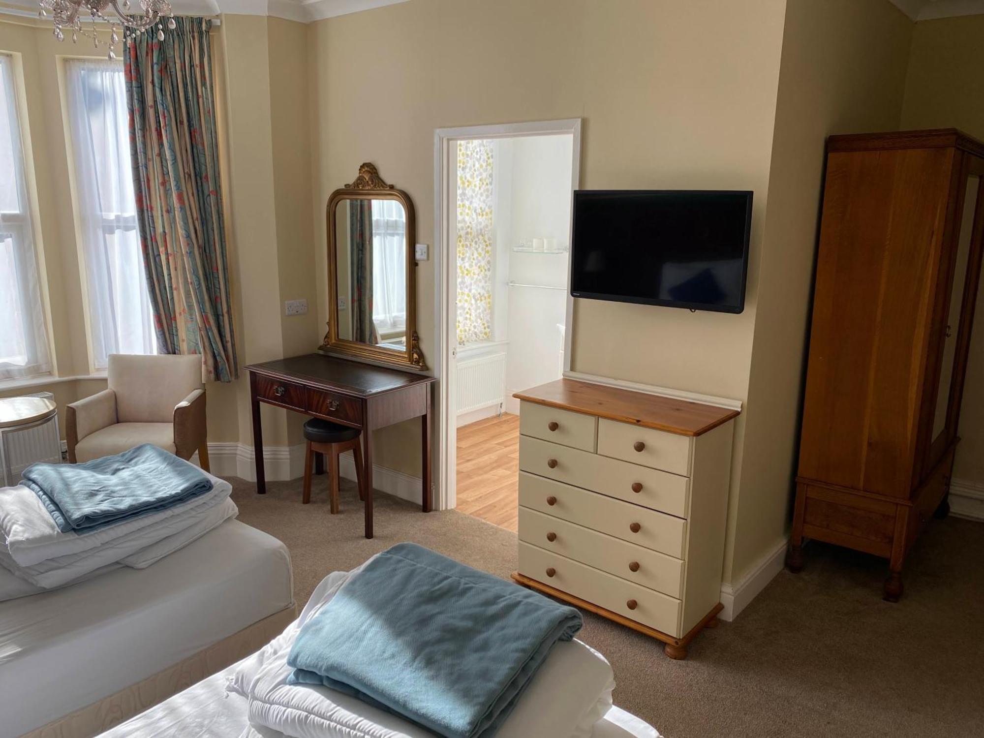 The Linden Leaf Rooms Бистон Номер фото