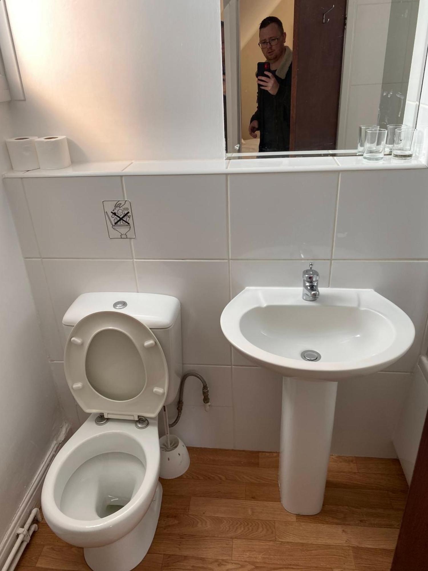 The Linden Leaf Rooms Бистон Номер фото
